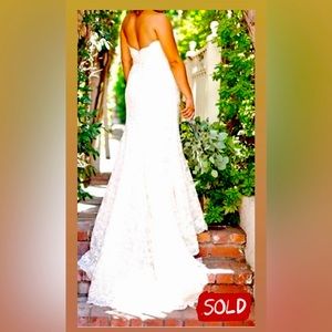 MAKE ME AN OFFER!! Monique Lhuillier wedding dress good condition